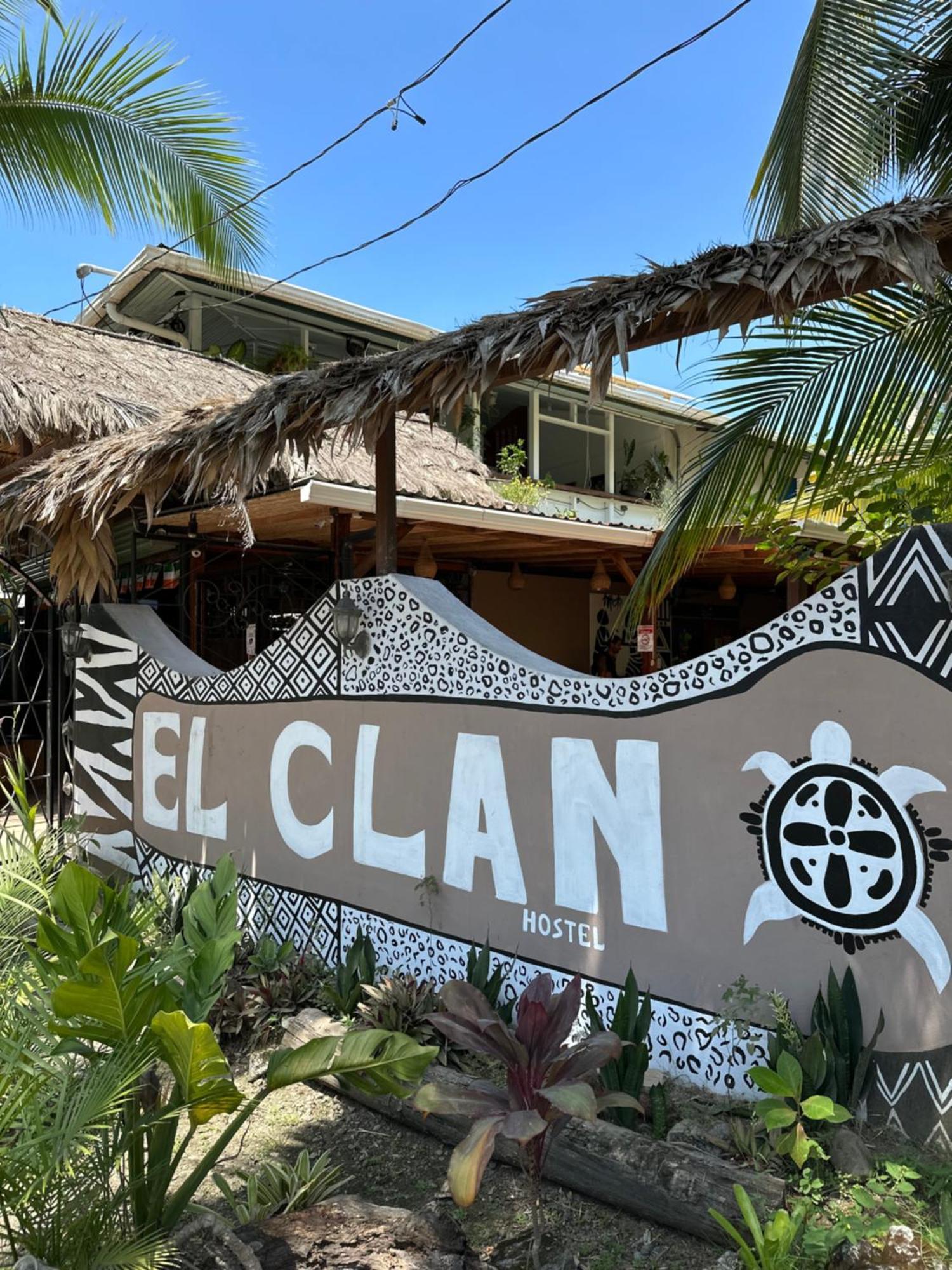 El Clan Hostel Puerto Viejo de Talamanca Exterior photo